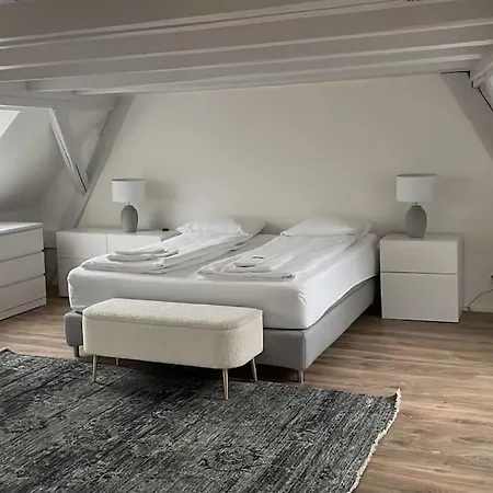 Apartment Amazing Two Bedroom Penthouse In The Centre *